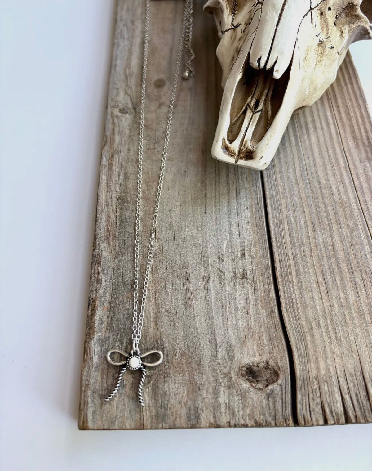 Western Bow Necklace - White