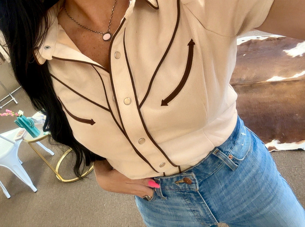 Suede Contrast Arrow Pearl Snap Puff Sleeve Top