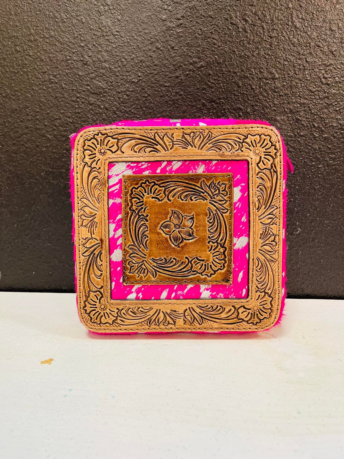 JAXNHULL Tooled Jewelry Organizer