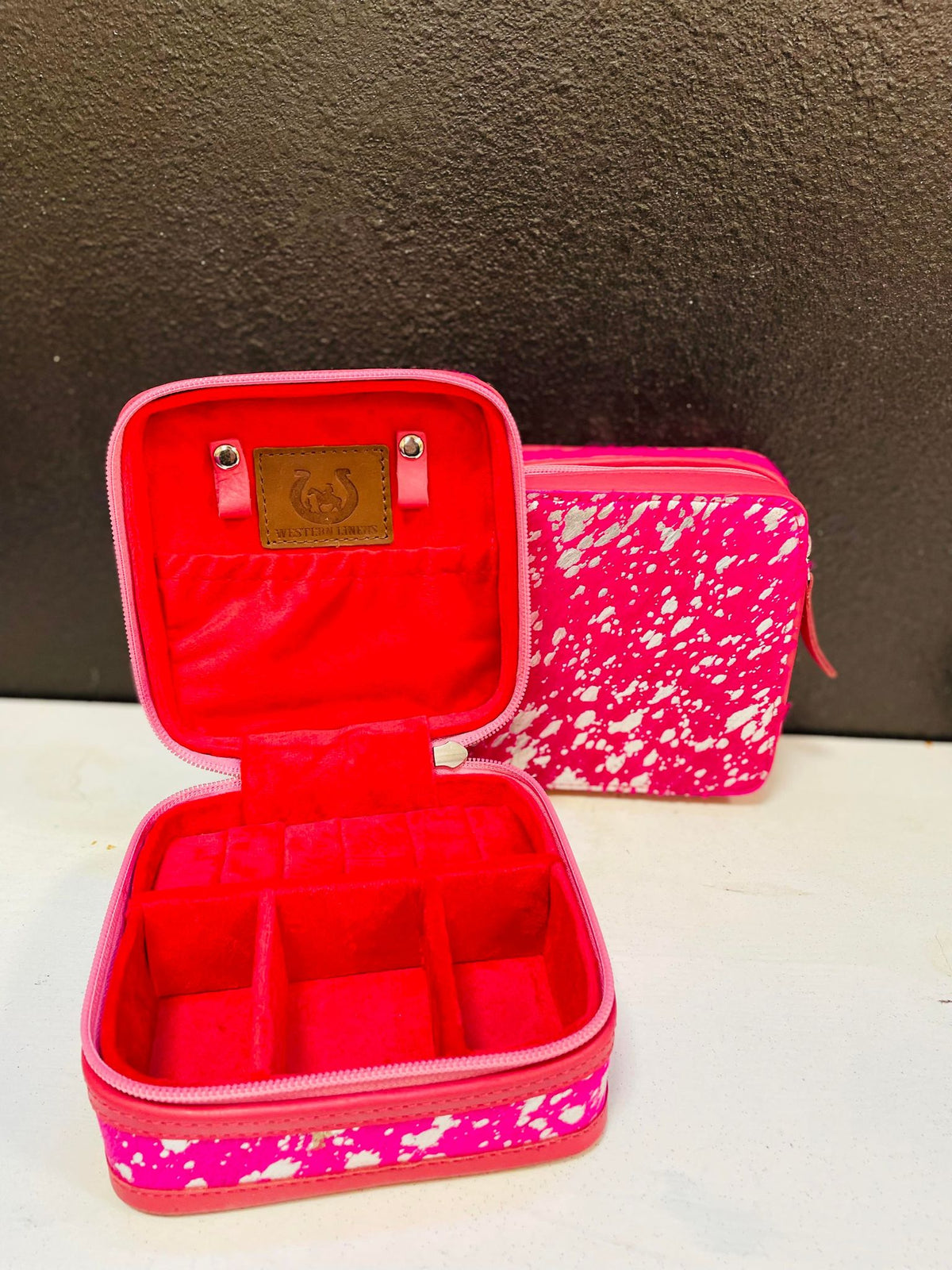 JAXNHULL Small Metallic Jewelry Organizer